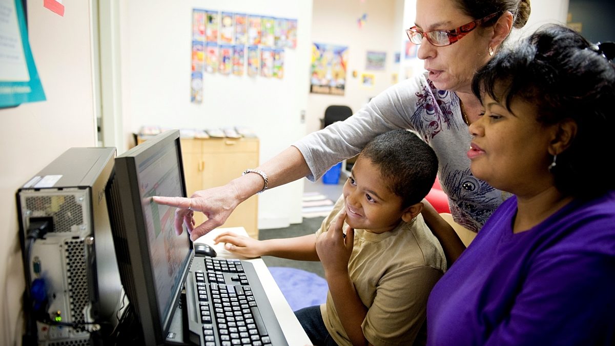 Feature Image for CentroNía announcement regarding DC Childcare Connections Resource & Referral Hotline post