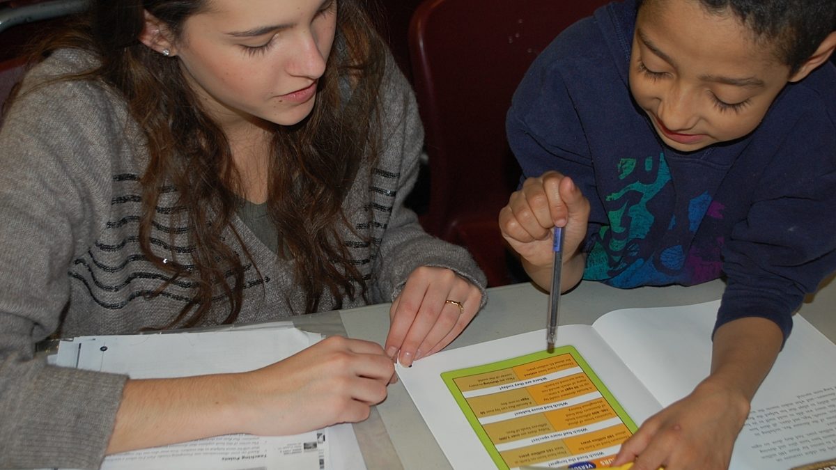 Feature Image for Enrollment Open for CentroNía's Tutoring Program post