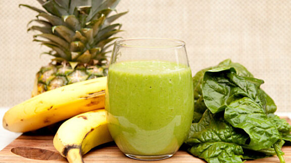 Feature Image for Recipe: Junk Free with Green Smoothie post